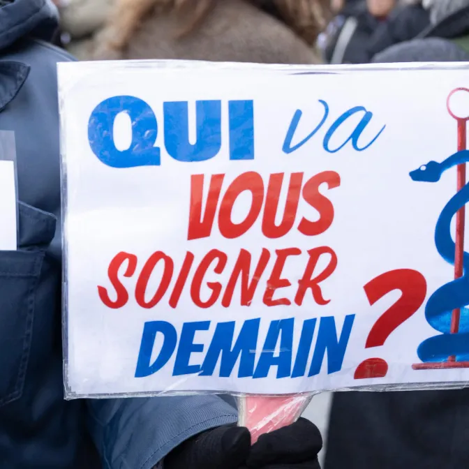 Colère des médecins libéraux : après avoir manifesté à Paris, 2.000 d'entre eux vont «s'exiler» à Bruxelles ce dimanche