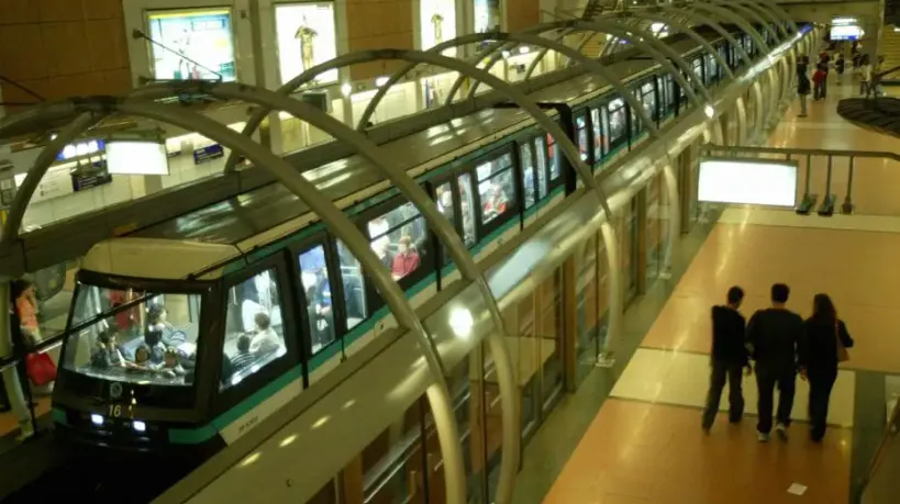 EXTRAIT - 3 femmes attaquées au couteau dans le métro parisien : le suspect est un malien de 25 ans sous OQTF