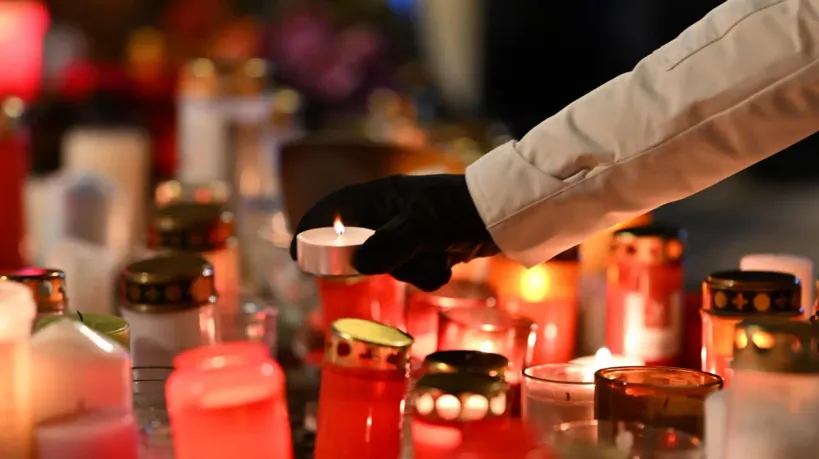 Hommage aux victimes de l'incendie d'un bar à Crans-Montana.