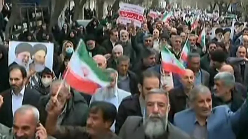 Les rares images en provenance d'Iran montrent une mobilisation massive en faveur du régime des mollahs, malgré des appels à destituer l'ayatollah Ali Khamenei.