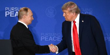 Donald Trump et Vladimir Poutine en Alaska, le 15 août 2025.