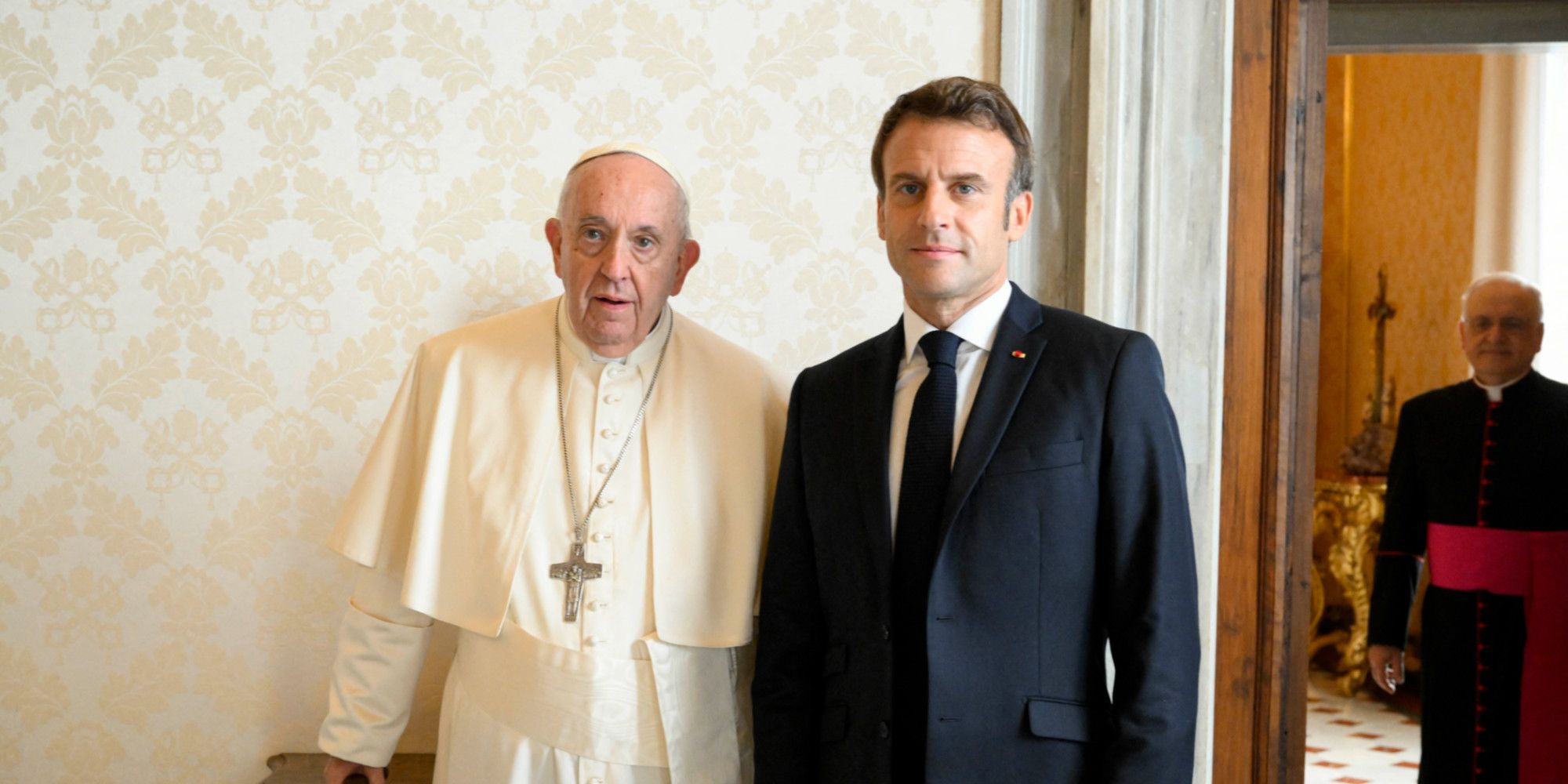 Emmanuel Macron à la messe du pape François à Marseille : est-ce une  atteinte à la laïcité ?