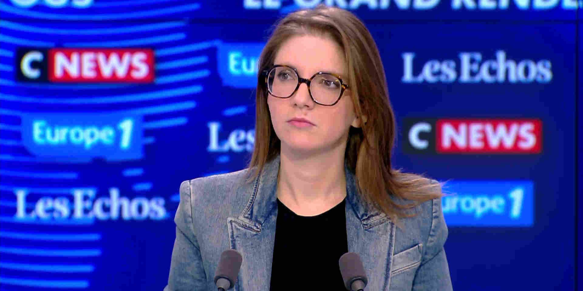 «On doit tout faire pour réarmer notre pays», affirme Aurore Bergé