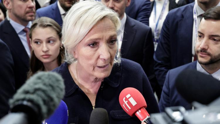 SONDAGE - Présidentielle 2027 : Marine Le Pen assurée d'être au second tour, et de l'emporter face à Jean-Luc Mélenchon
