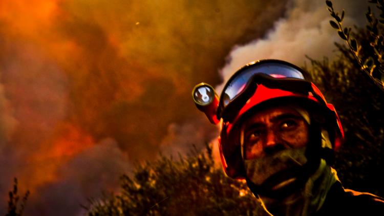 Corse : la lutte acharnée des pompiers face à l'important incendie de la Restonica