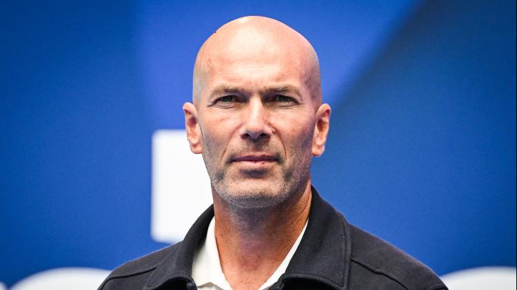 La Fédération française de football devrait officialiser le nom de Zinédine Zidane au poste de sélectionneur de l'équipe de France