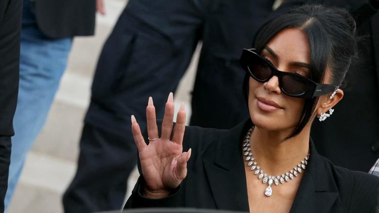 Kim Kardashian Nouveau Vis e Par Un Cambriolage Un Homme Arr t kim-kardashian-nouveau-vis-e-par-un-cambriolage-un-homme-arr-t