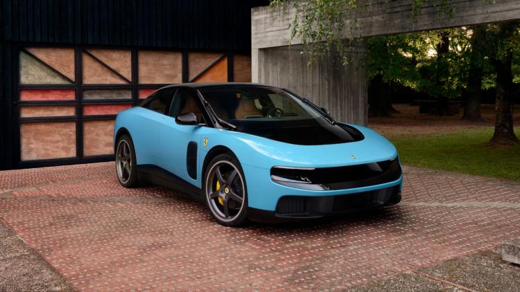 Automobile : la première Ferrari électrique vendue aux enchères pour près de 35 millions d'euros