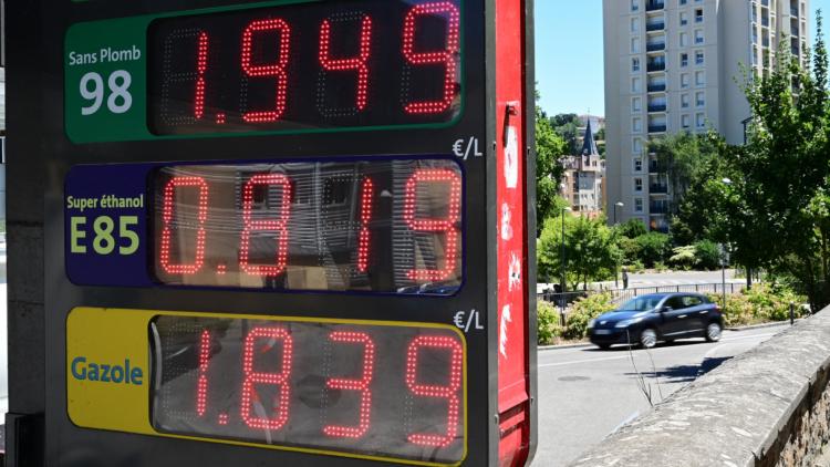 Carburants : malgré des prix en hausse, le gouvernement reste "défavorable" à des aides "plus générales", indique Bercy