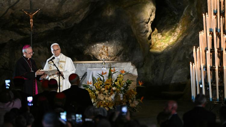 «Obtiens pour la France des dirigeants sages et généreux» : la prière de Léon XIV à la grotte de Lourdes