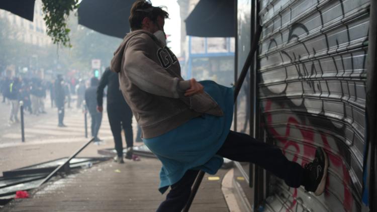 SONDAGE - Émeutes du 17 octobre : 82% des Français approuvent la suppression des aides sociales pour les casseurs