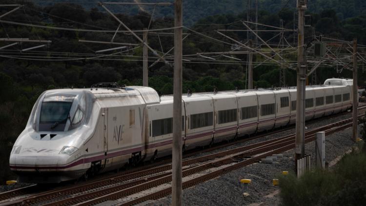 Un AVE de Renfe percute un train Iryo à l'arrêt près de Tolède : au moins 68 morts selon le président de Castille-La Manche
